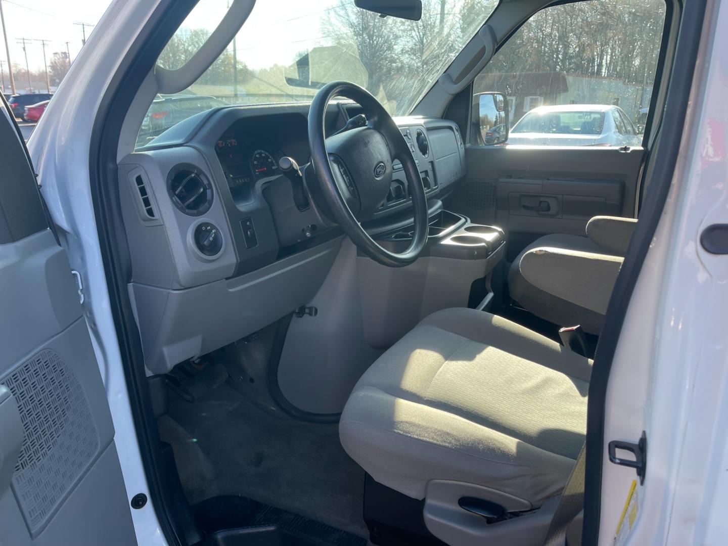 2013 White /Gray Ford E-Series Wagon E-350 XLT Super Duty Extended (1FBSS3BL8DD) with an 5.4L V8 SOHC 16V FFV engine, 4-Speed Automatic transmission, located at 547 E. Main St., Orwell, OH, 44076, (440) 437-5893, 41.535435, -80.847855 - Photo#17